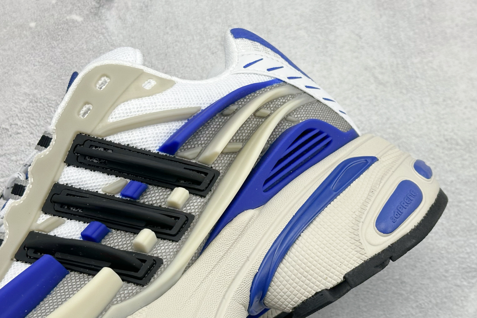 Pharrell x AD Adistar Jellyfish 联名款低帮复古风老爹鞋 JP9271