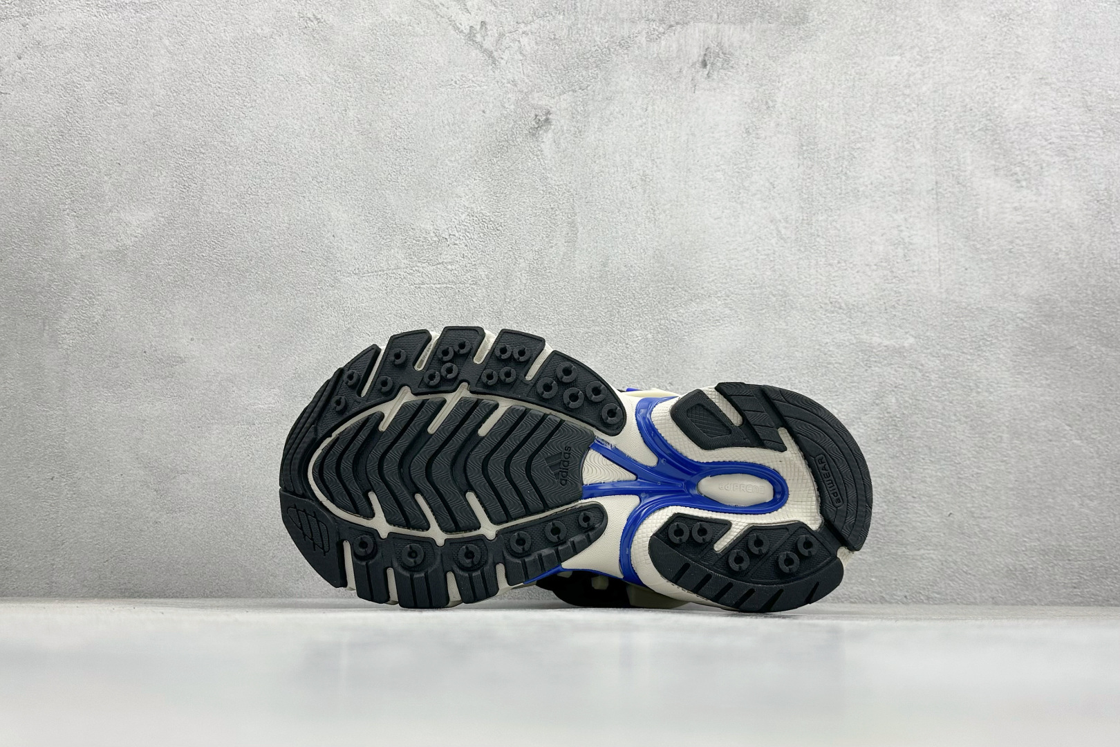 Pharrell x AD Adistar Jellyfish 联名款低帮复古风老爹鞋 JP9271