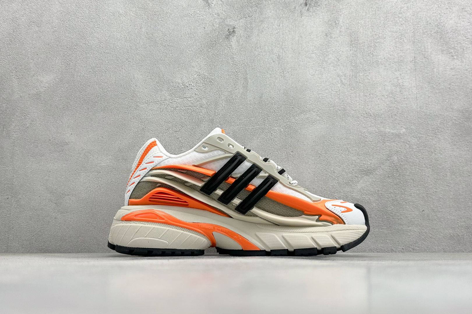 Pharrell x AD Adistar Jellyfish 联名款低帮复古风老爹鞋 JP9261