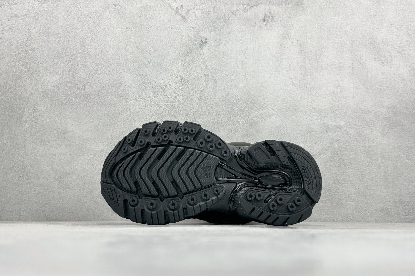 Pharrell x AD Adistar Jellyfish 联名款低帮复古风老爹鞋 JP9264