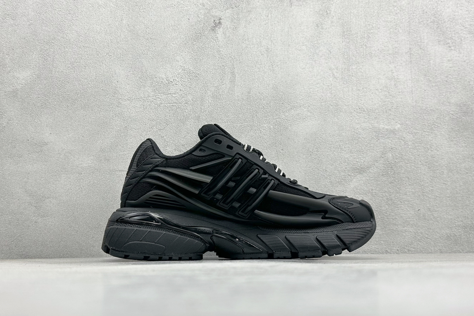 Pharrell x AD Adistar Jellyfish 联名款低帮复古风老爹鞋 JP9264