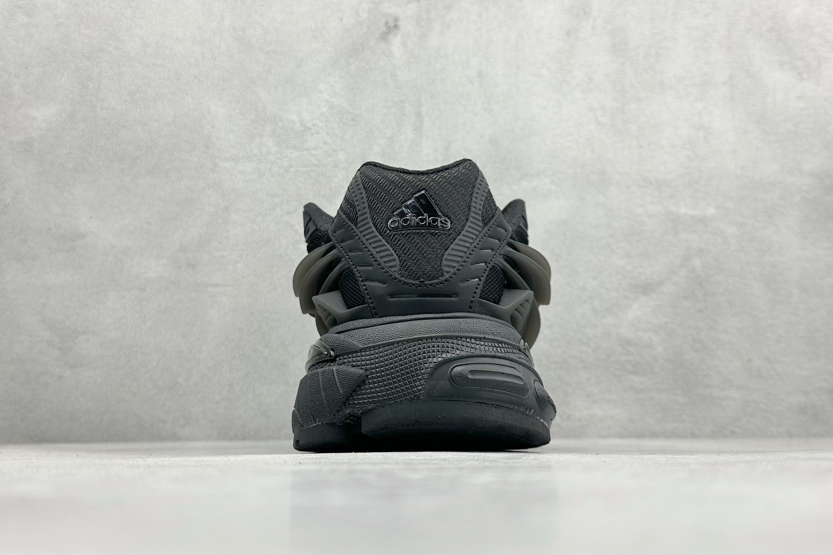 Pharrell x AD Adistar Jellyfish 联名款低帮复古风老爹鞋 JP9264