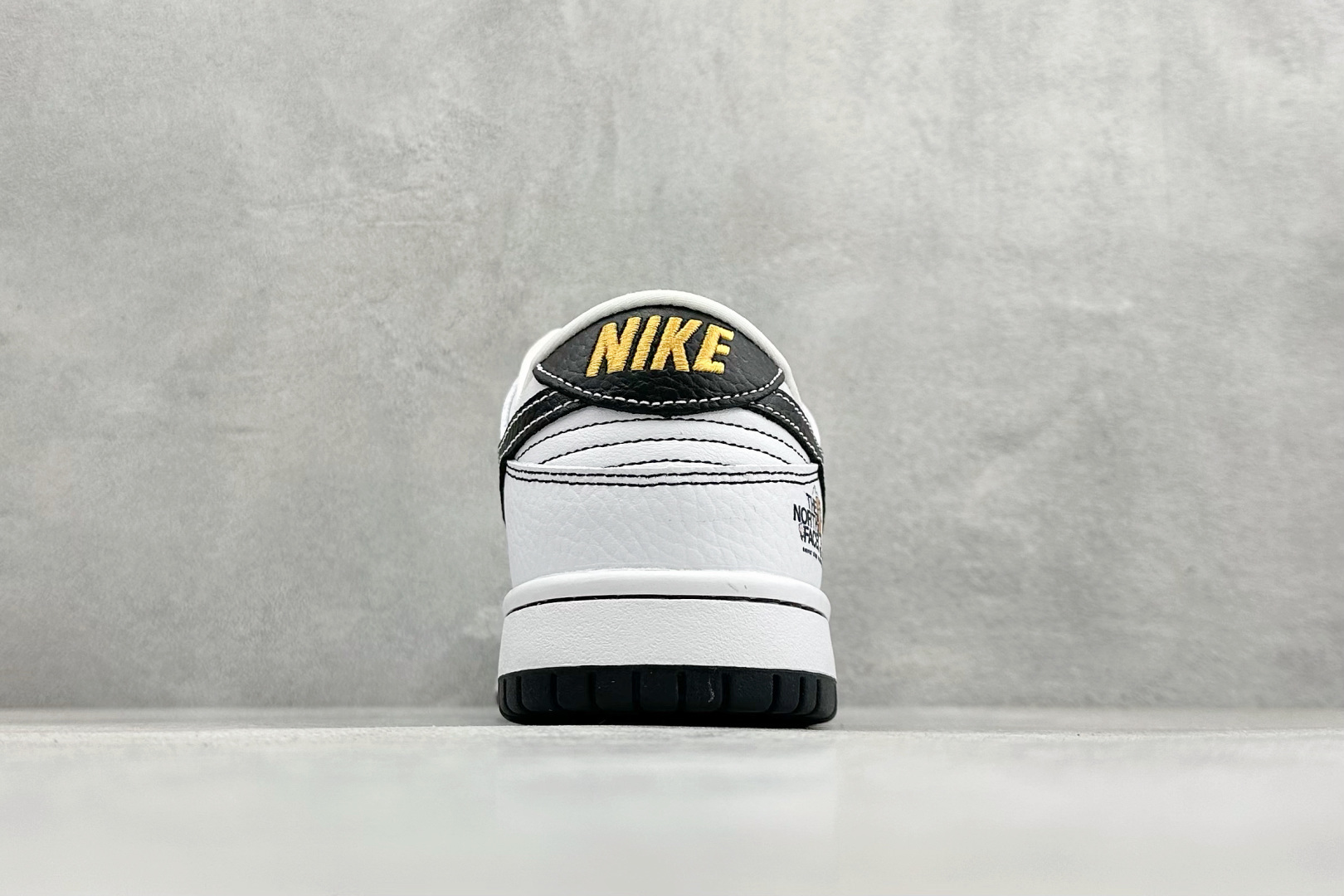 Nike SB Dunk Low 北面联名 白黑 高端定制 低帮休闲板鞋 YF9511-911