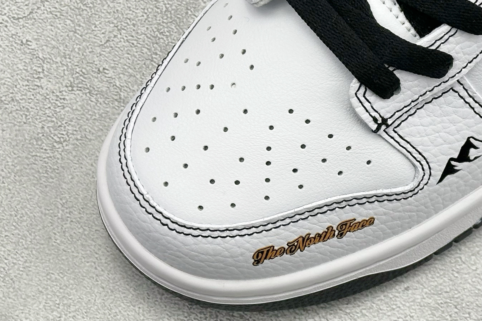 Nike SB Dunk Low 北面联名 白黑 高端定制 低帮休闲板鞋 YF9511-911