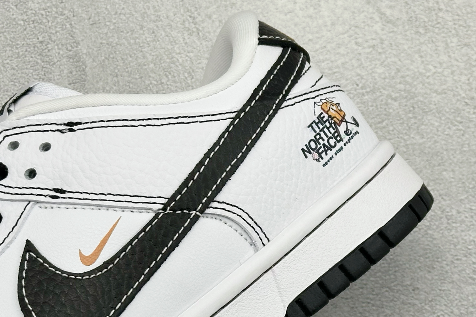 Nike SB Dunk Low 北面联名 白黑 高端定制 低帮休闲板鞋 YF9511-911