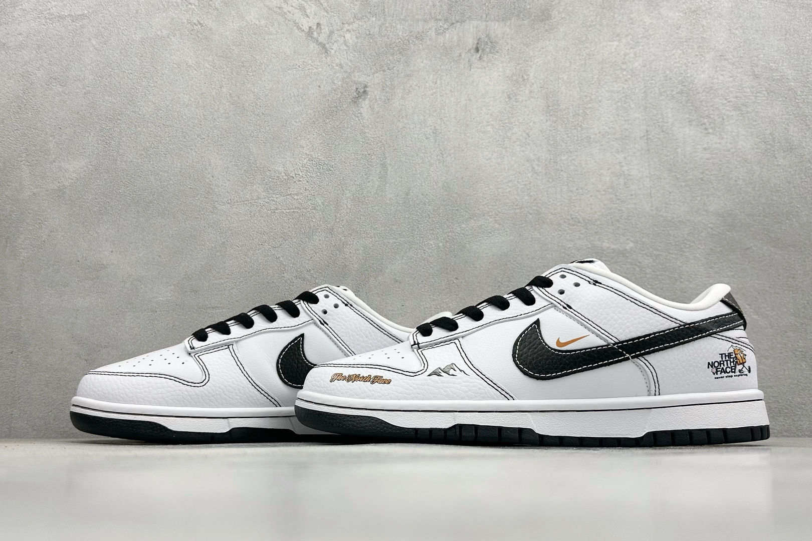 Nike SB Dunk Low 北面联名 白黑 高端定制 低帮休闲板鞋 YF9511-911