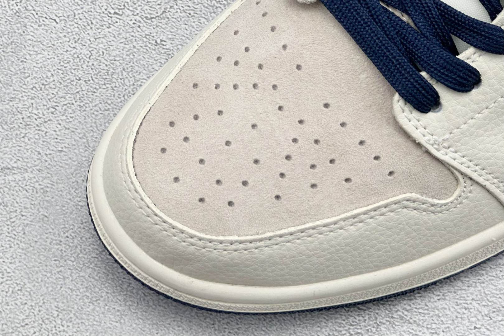 Air Jordan 1 Low AJ1 乔1联名款 米白红蓝猪八 高端定制 低帮复古篮球鞋 LD8888-009