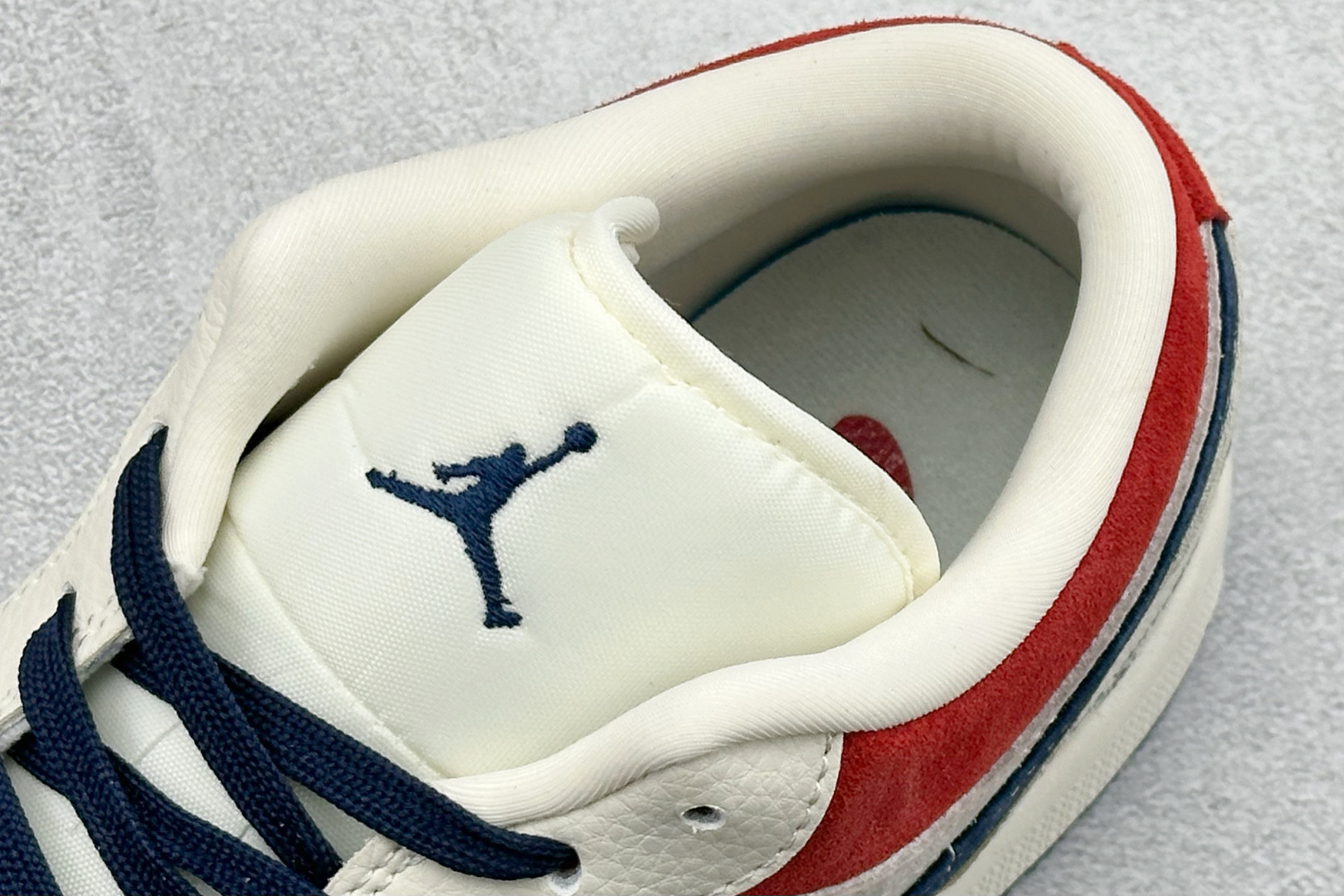 Air Jordan 1 Low AJ1 乔1联名款 米白红蓝猪八 高端定制 低帮复古篮球鞋 LD8888-009