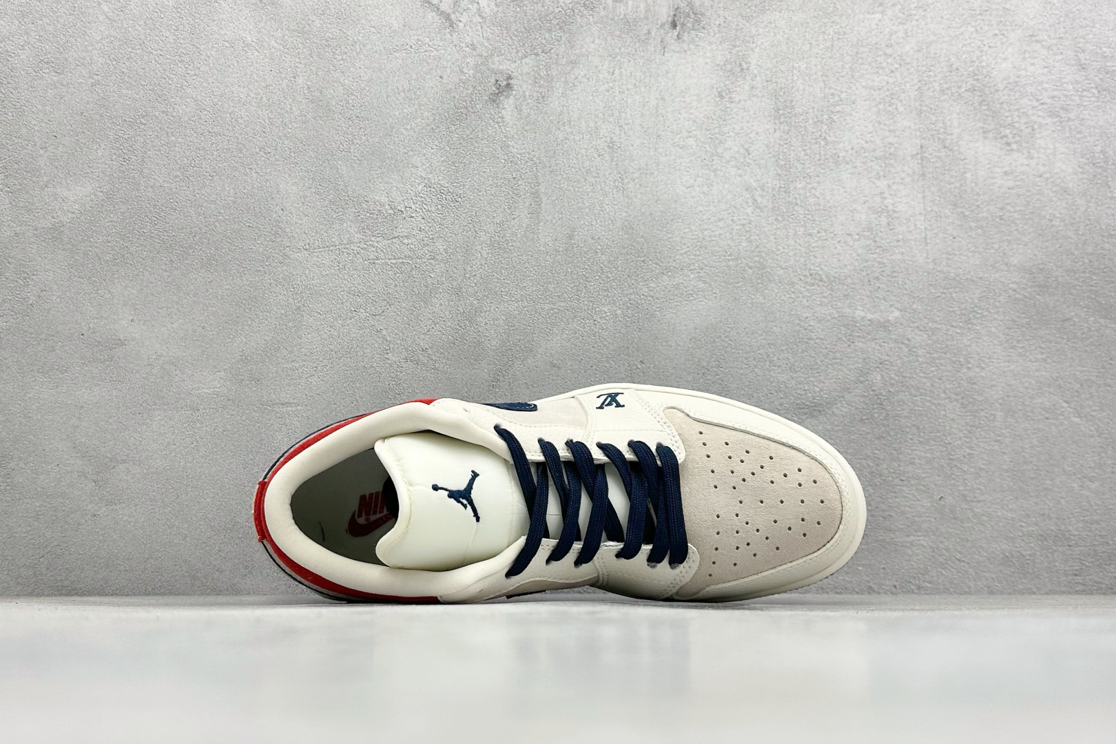 Air Jordan 1 Low AJ1 乔1联名款 米白红蓝猪八 高端定制 低帮复古篮球鞋 LD8888-009