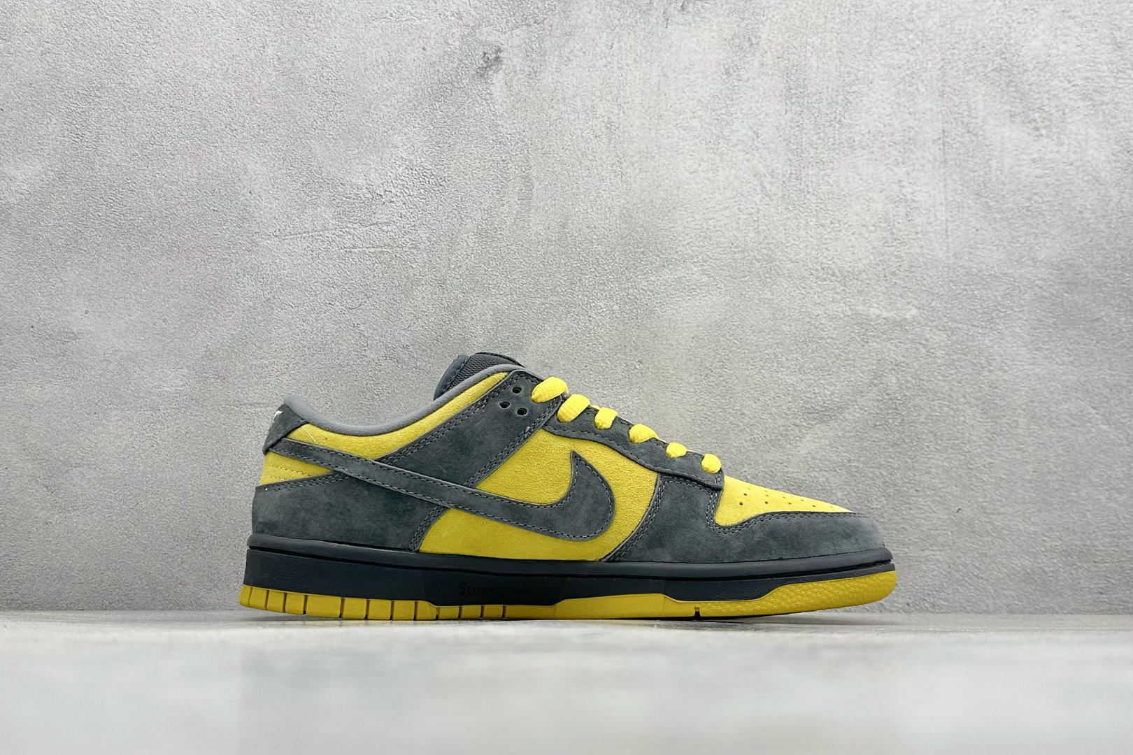 Supreme x 94Nike Dunk SB Dunk Low 低帮休闲滑板鞋 HQ8487-300