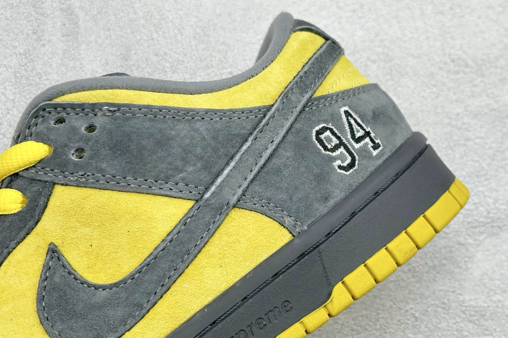 Supreme x 94Nike Dunk SB Dunk Low 低帮休闲滑板鞋 HQ8487-300