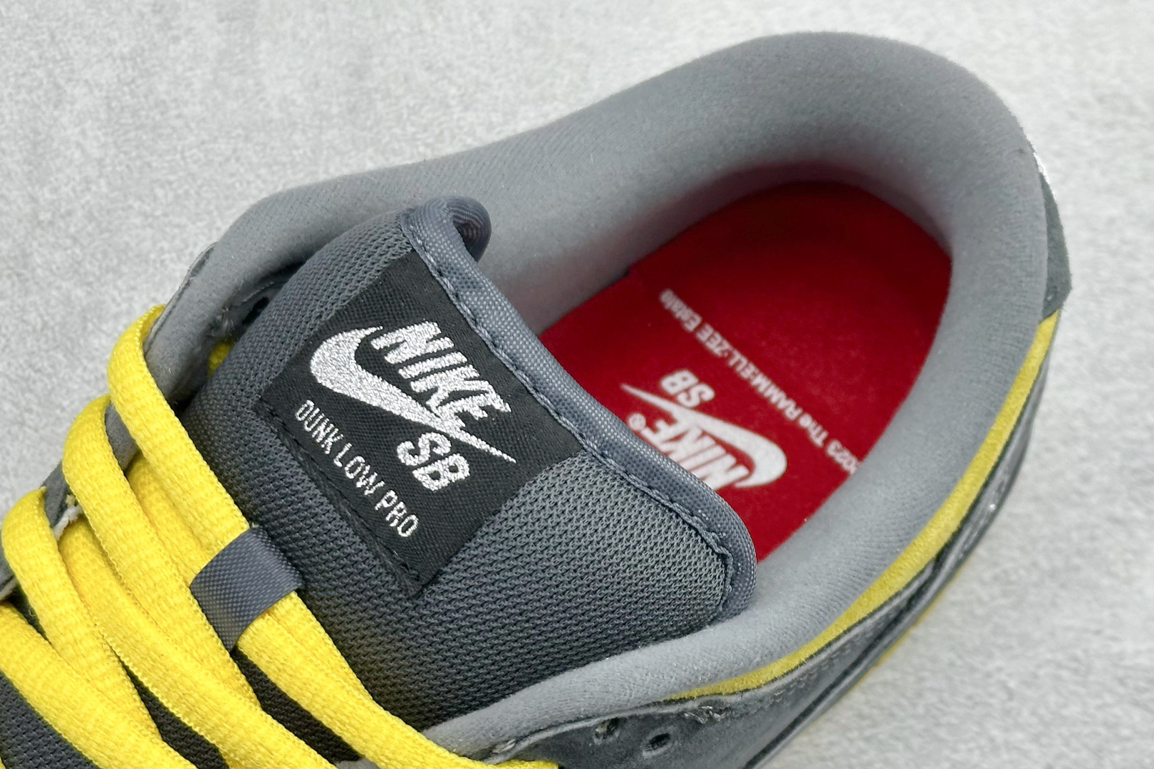 Supreme x 94Nike Dunk SB Dunk Low 低帮休闲滑板鞋 HQ8487-300