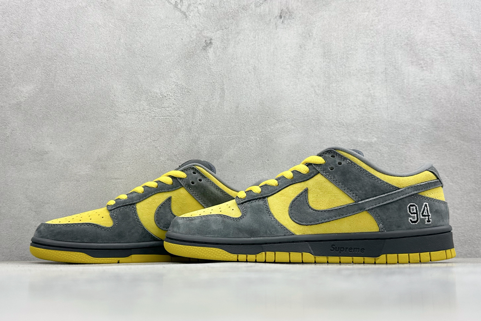 Supreme x 94Nike Dunk SB Dunk Low 低帮休闲滑板鞋 HQ8487-300