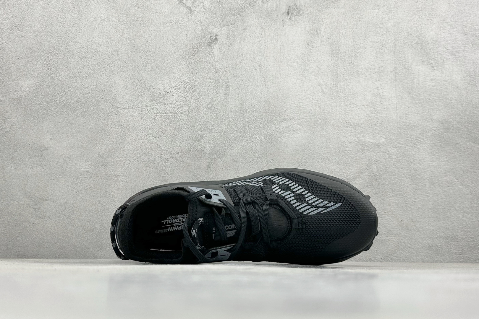 190 SAUCONY索康尼 ENDORPHIN RIFT系列 低帮缓震跑步鞋 S20865-10