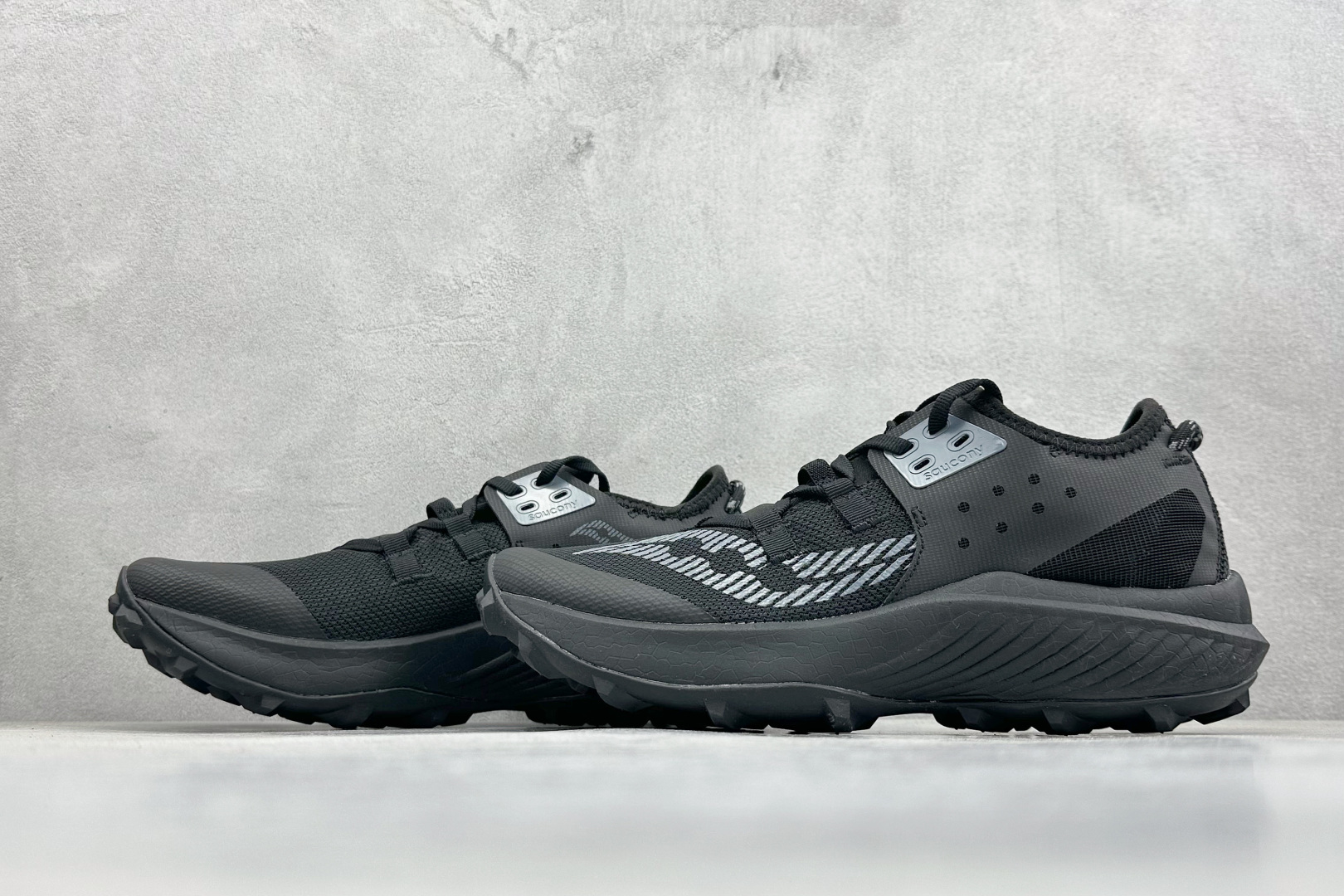 190 SAUCONY索康尼 ENDORPHIN RIFT系列 低帮缓震跑步鞋 S20865-10
