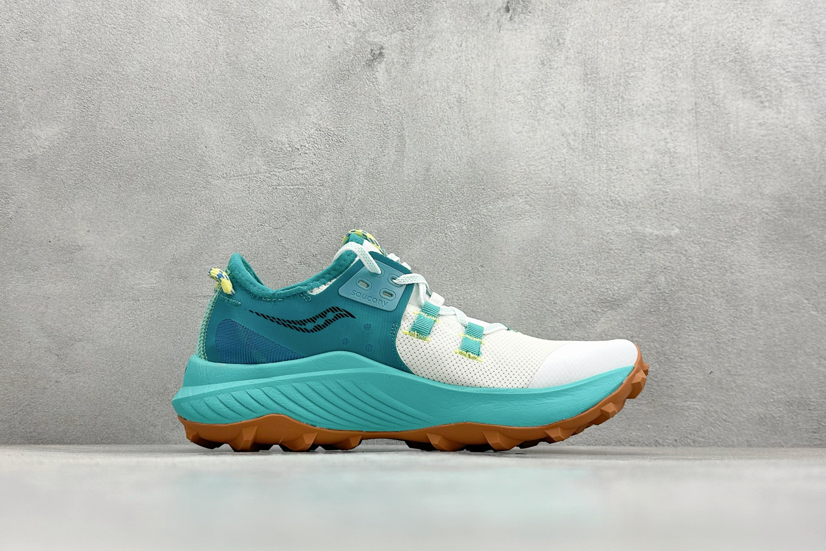 190 SAUCONY索康尼 ENDORPHIN RIFT系列 低帮缓震跑步鞋 S10856-20