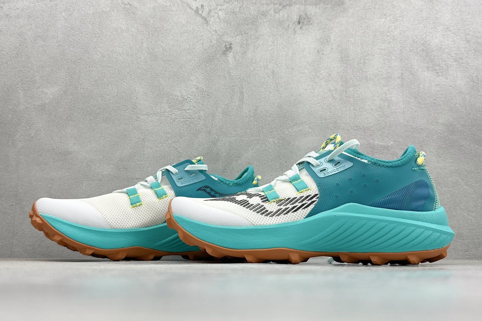 190 SAUCONY索康尼 ENDORPHIN RIFT系列 低帮缓震跑步鞋 S10856-20