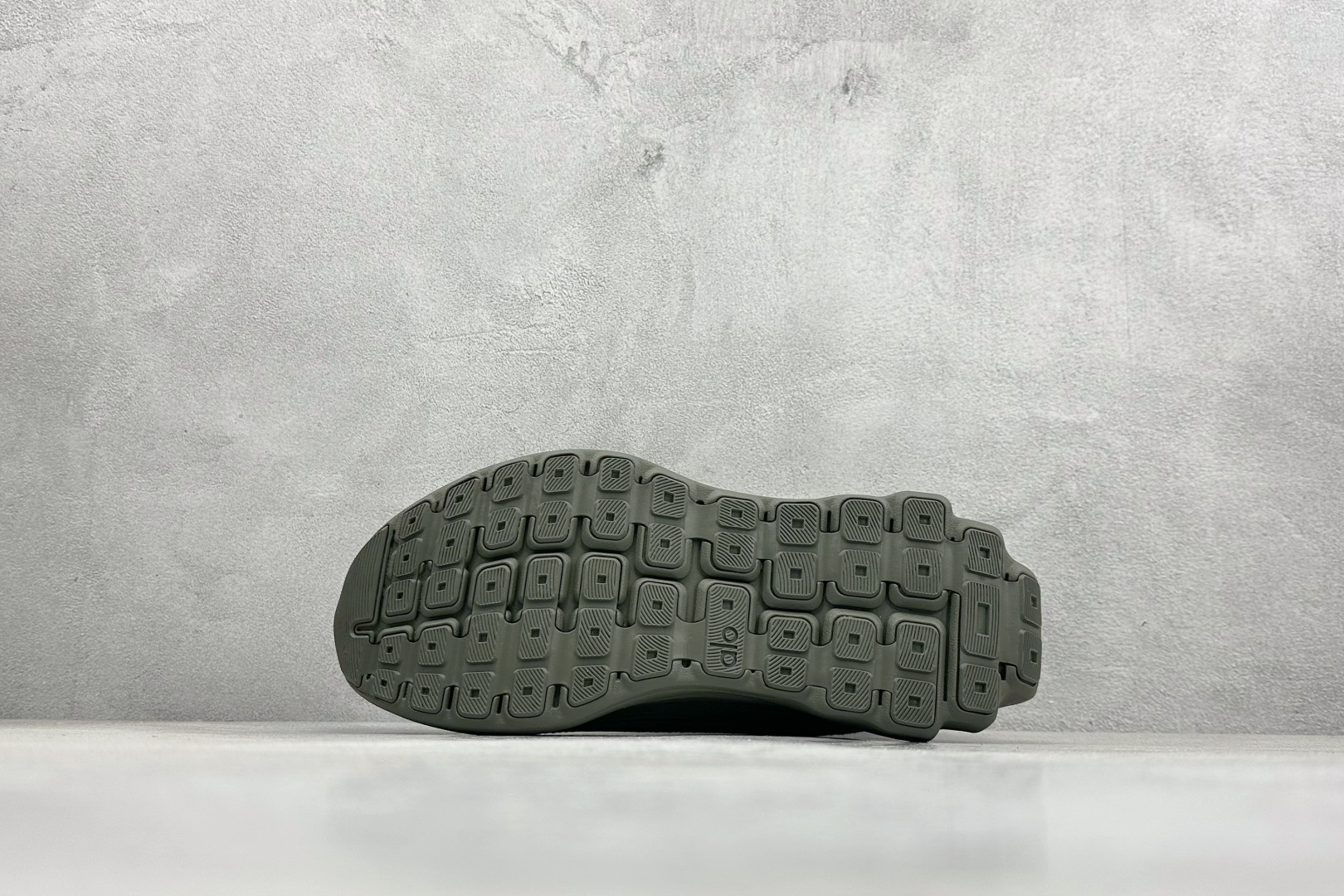 180 K版alo 25ss夏季新款 厚底 休闲 RUNNER 运动跑步鞋 A0590U-Chinese UA Cheap High Quatity Brand Clothes Bags handbags Sneakers wholesale wholesaler seller from China Factory suppliers Fashion Clothing Shoes best Quality Beautiful Price 180 K版alo 25ss夏季新款 厚底 休闲 RUNNER 运动跑步鞋 A0590U