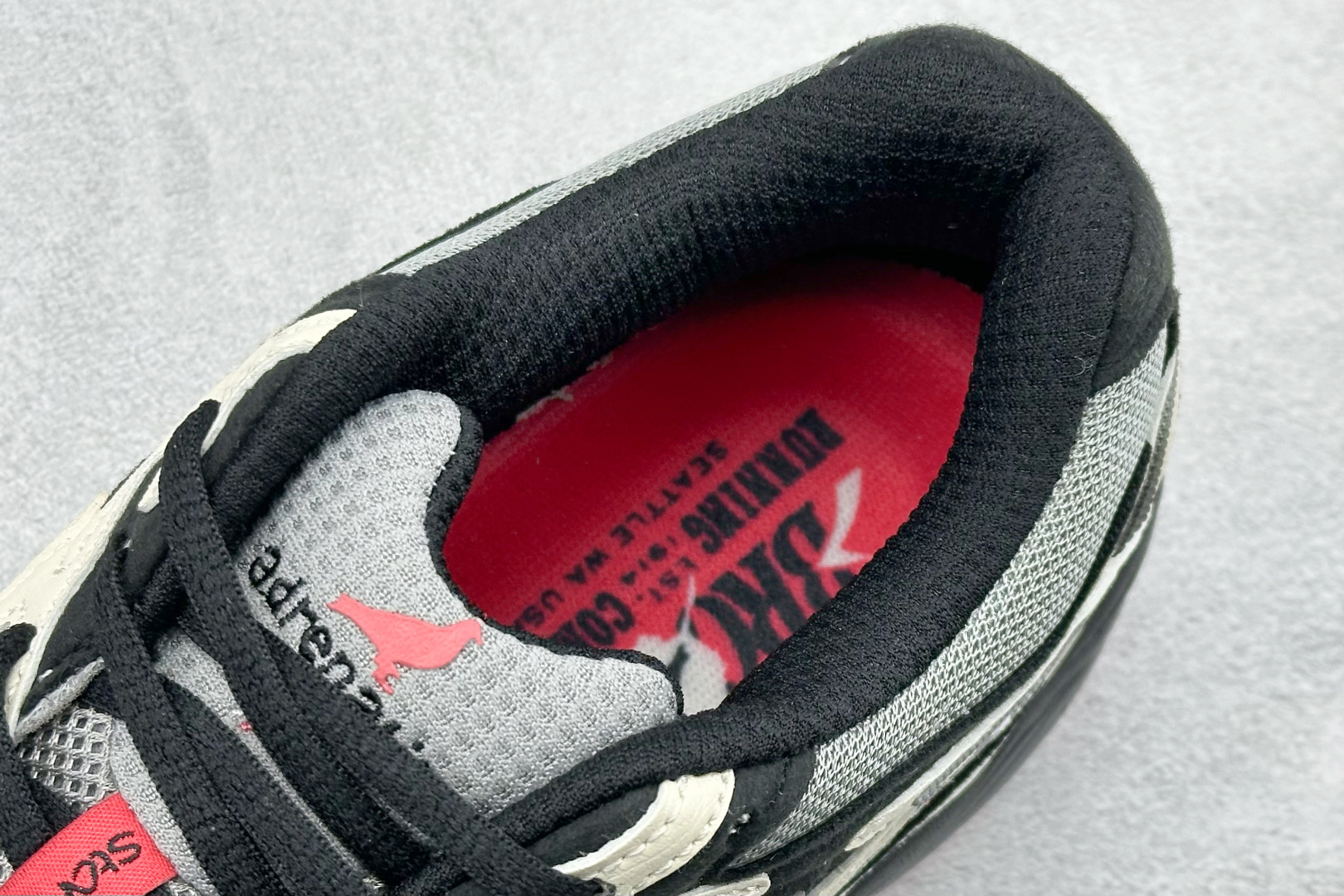 200 Brooks 布鲁克斯 Staple x Adrenaline GTS 4 超弹轻盈跑步鞋 低帮透气缓震支撑休闲运动慢跑鞋 110508-1D-042-Chinese UA Cheap High Quatity Brand Clothes Bags handbags Sneakers wholesale wholesaler seller from China Factory suppliers Fashion Clothing Shoes best Quality Beautiful Price 200 Brooks 布鲁克斯 Staple x Adrenaline GTS 4 超弹轻盈跑步鞋 低帮透气缓震支撑休闲运动慢跑鞋 110508-1D-042