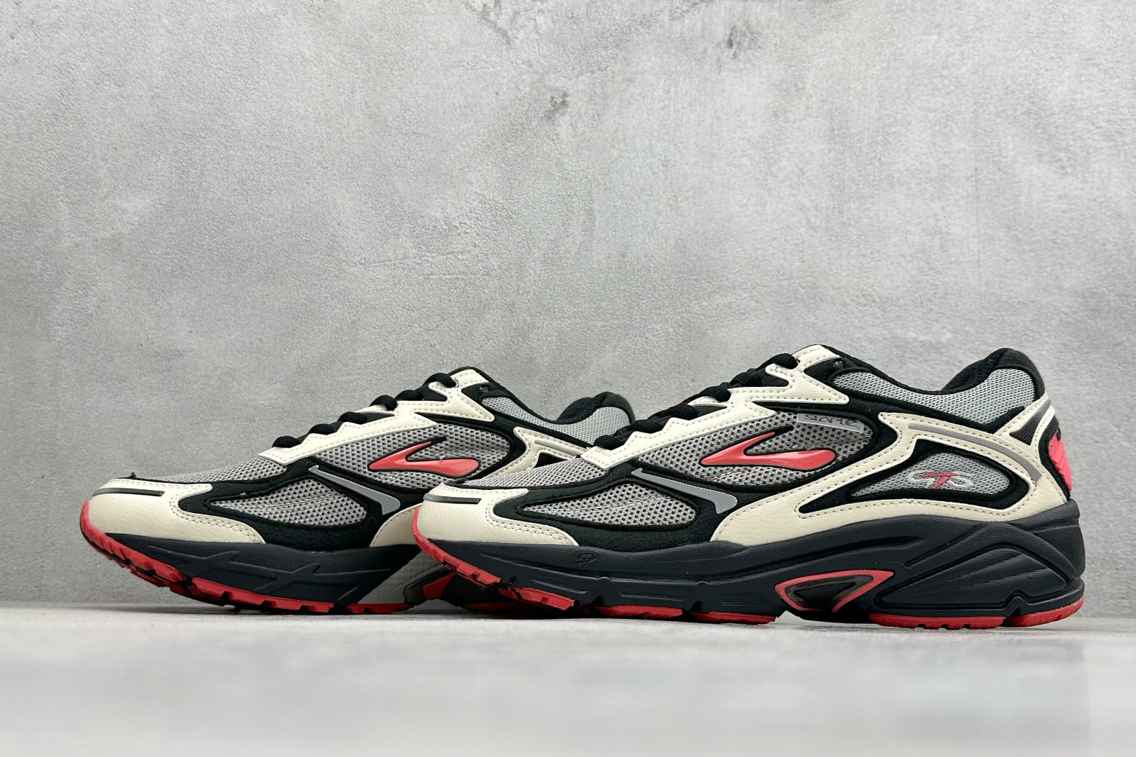 200 Brooks 布鲁克斯 Staple x Adrenaline GTS 4 超弹轻盈跑步鞋 低帮透气缓震支撑休闲运动慢跑鞋 110508-1D-042-Chinese UA Cheap High Quatity Brand Clothes Bags handbags Sneakers wholesale wholesaler seller from China Factory suppliers Fashion Clothing Shoes best Quality Beautiful Price 200 Brooks 布鲁克斯 Staple x Adrenaline GTS 4 超弹轻盈跑步鞋 低帮透气缓震支撑休闲运动慢跑鞋 110508-1D-042