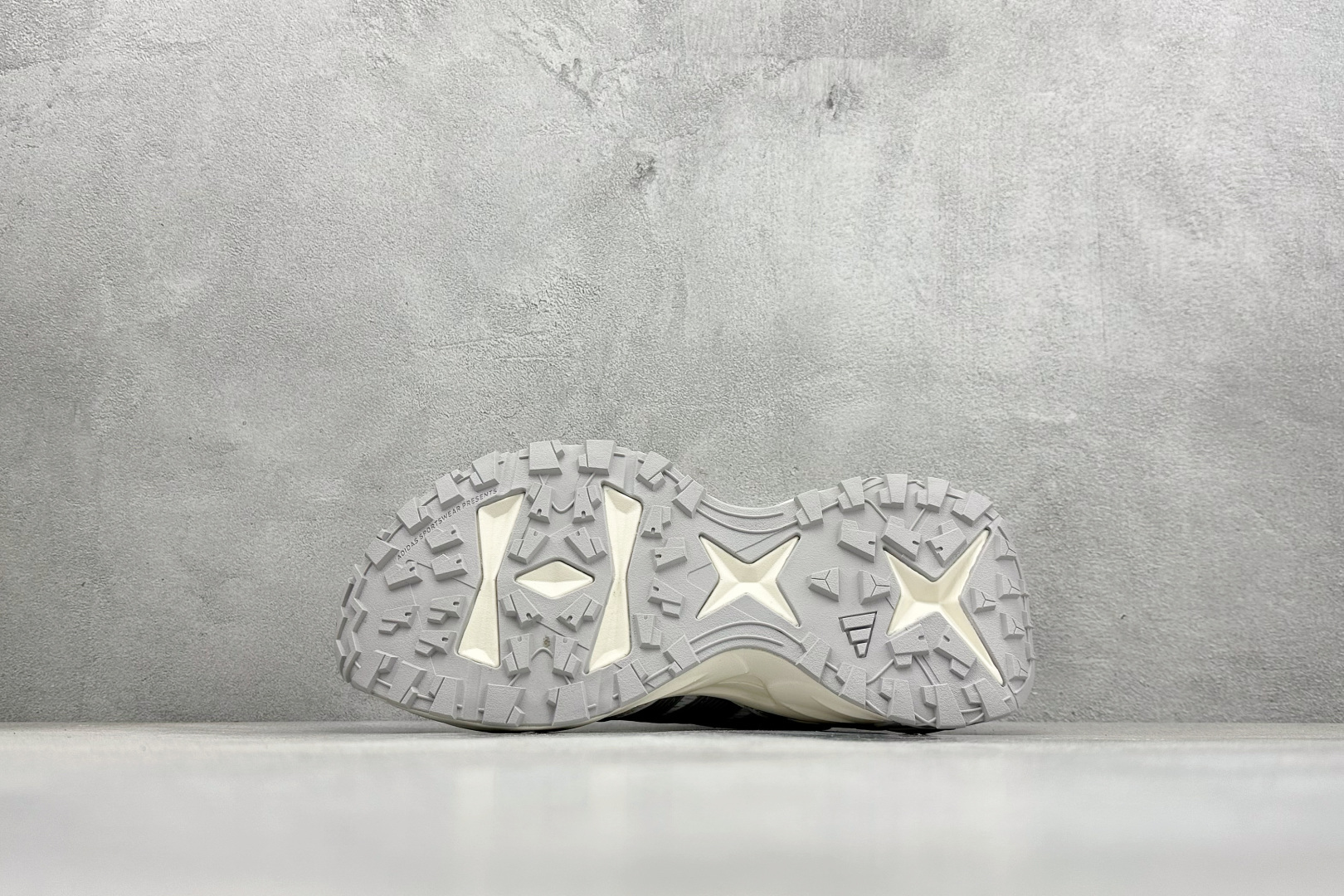 Adidas XLG STORM EDGE 舒适百搭减震耐磨透气老爹鞋 JQ4083