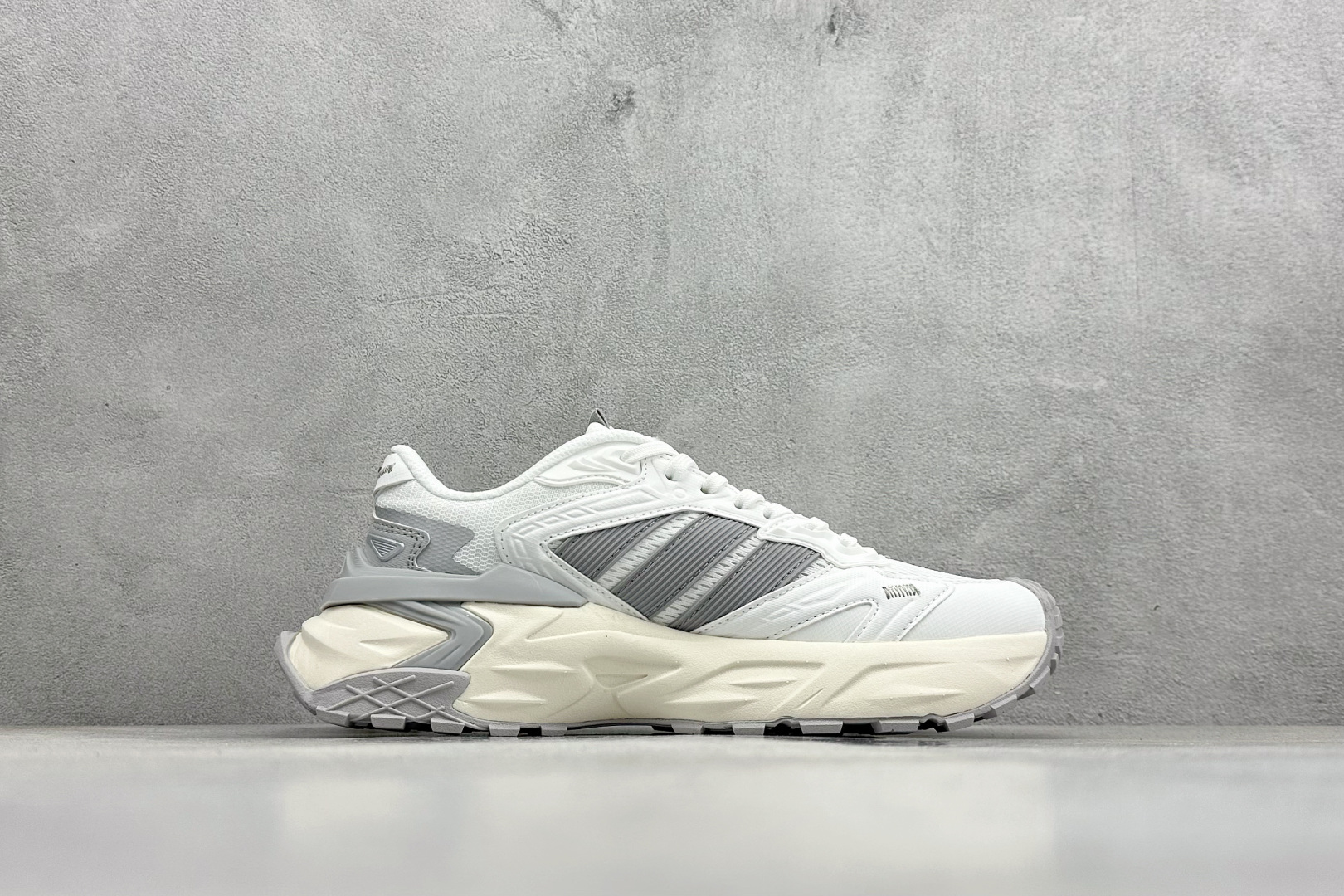 Adidas XLG STORM EDGE 舒适百搭减震耐磨透气老爹鞋 JQ4083