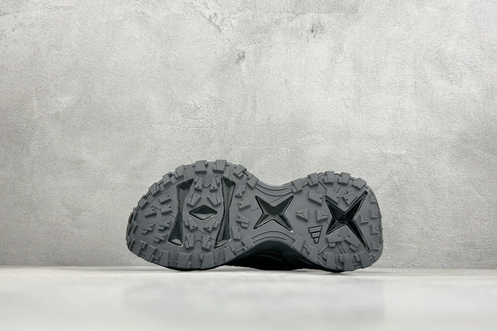 Adidas XLG STORM EDGE 舒适百搭减震耐磨透气老爹鞋 JQ1666