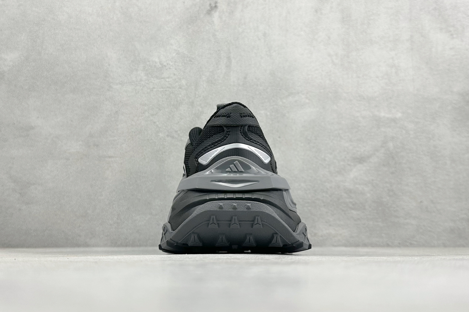 Adidas XLG STORM EDGE 舒适百搭减震耐磨透气老爹鞋 JQ1666