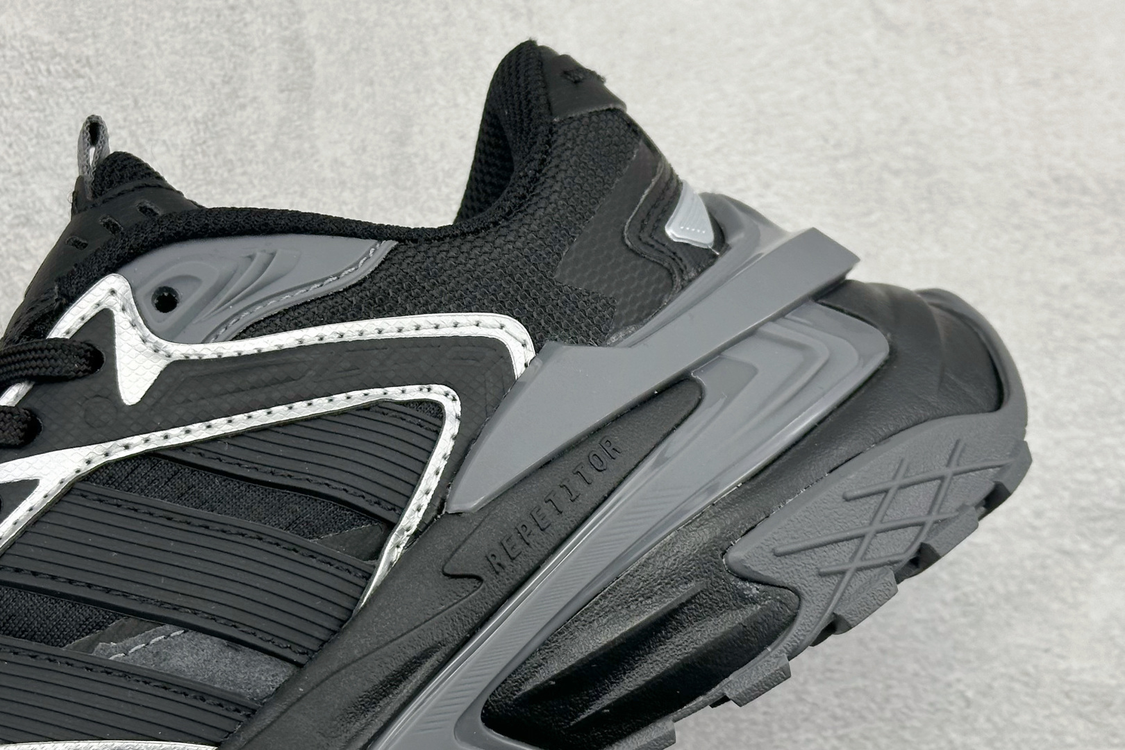 Adidas XLG STORM EDGE 舒适百搭减震耐磨透气老爹鞋 JQ1666