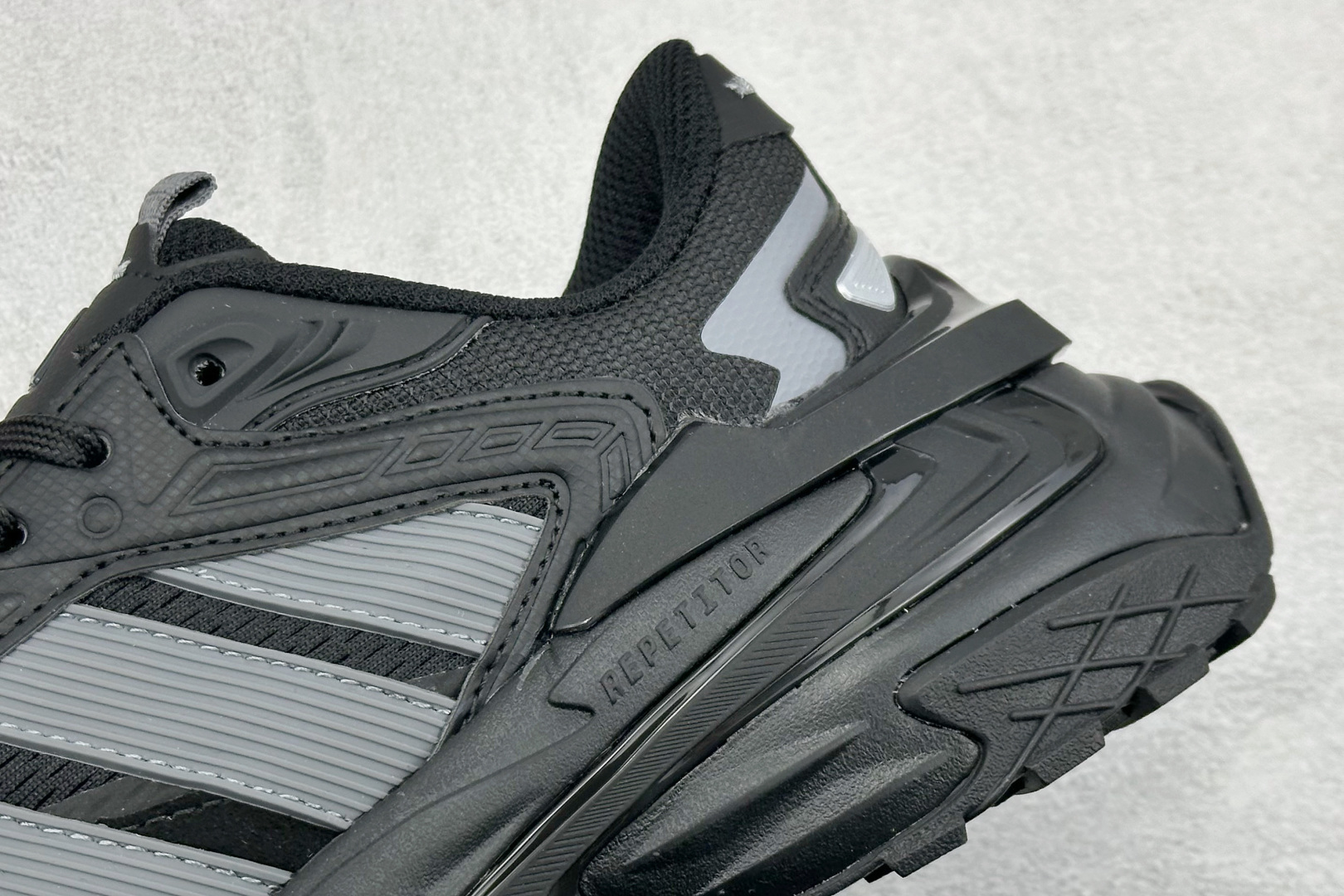 Adidas XLG STORM EDGE 舒适百搭减震耐磨透气老爹鞋 KK1001