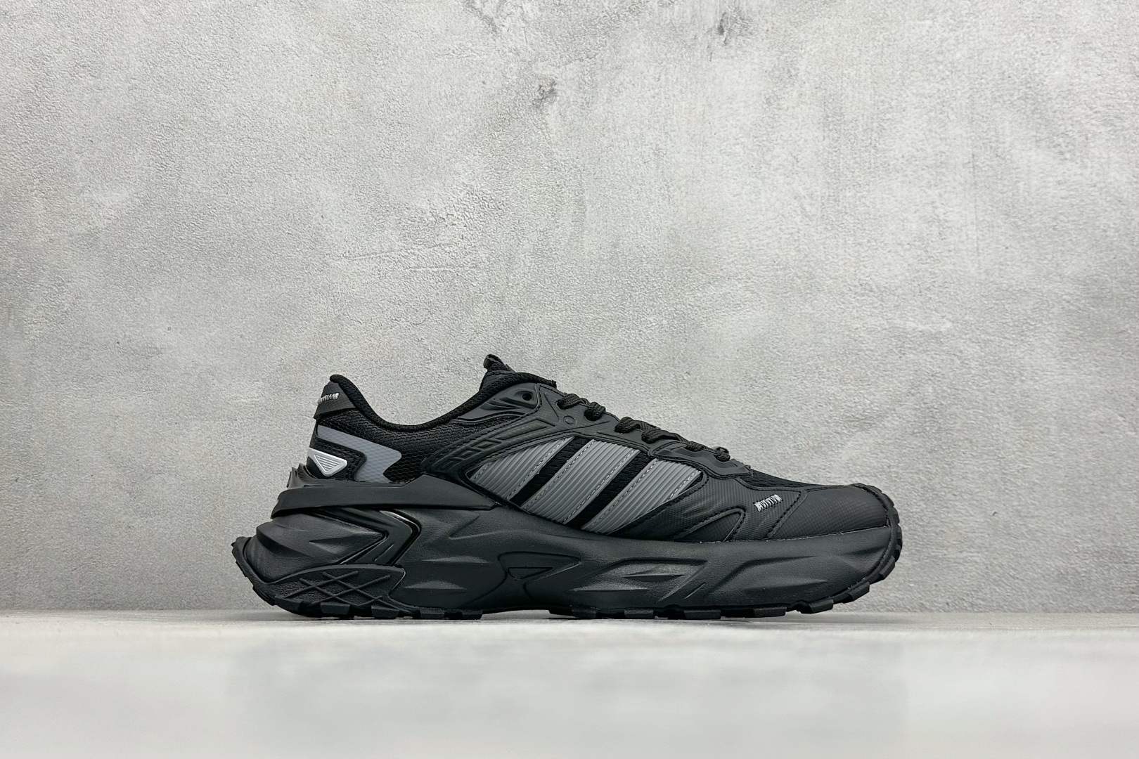 Adidas XLG STORM EDGE 舒适百搭减震耐磨透气老爹鞋 KK1001