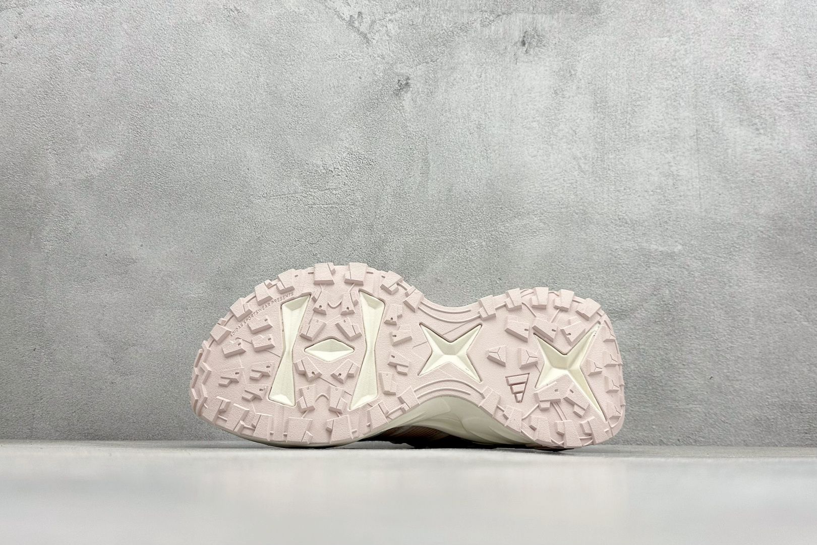 Adidas XLG STORM EDGE 舒适百搭减震耐磨透气老爹鞋 JQ4085