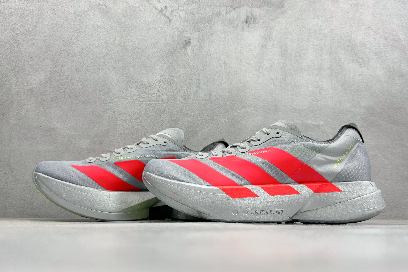 Adidas Adizero Adios 4 M 阿迪透气轻盈低帮跑步鞋 JR6372