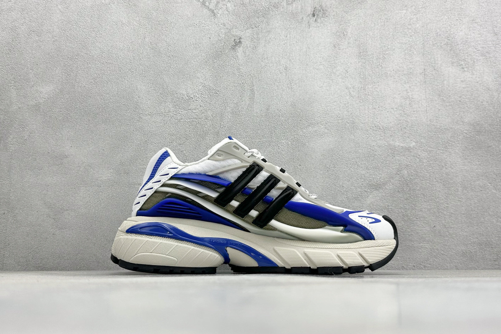 240 Pharrell x AD Adistar Jellyfish 联名款低帮复古风老爹鞋 JP9263