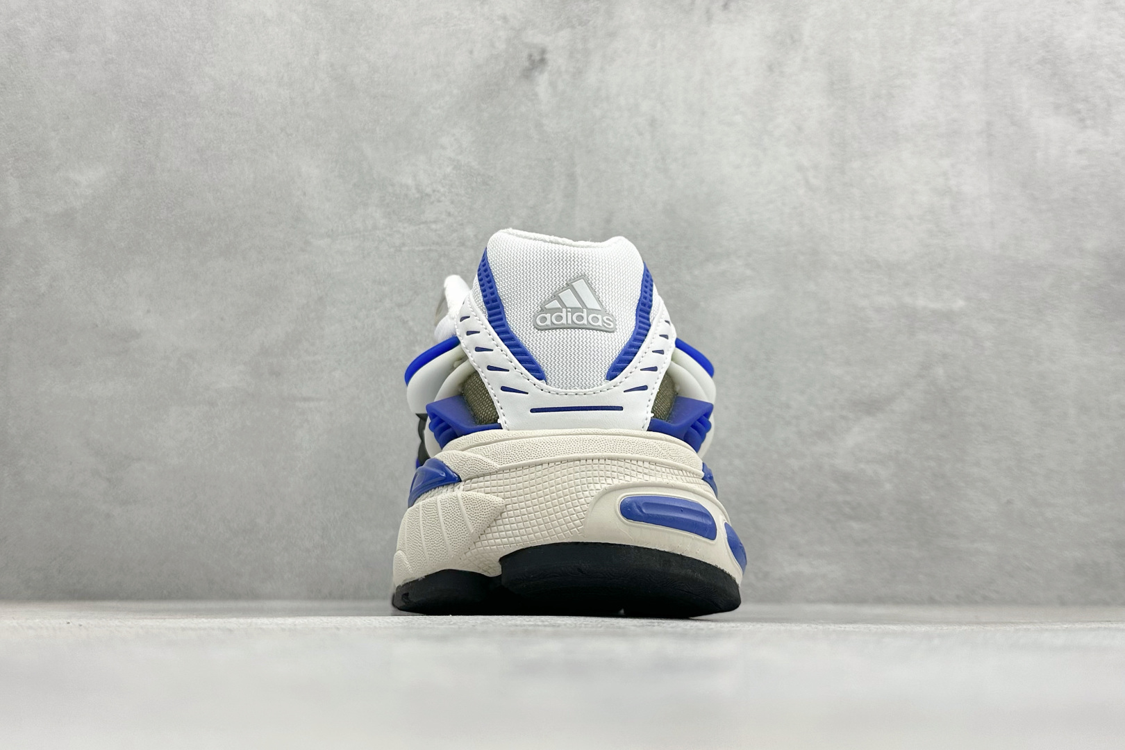 240 Pharrell x AD Adistar Jellyfish 联名款低帮复古风老爹鞋 JP9263