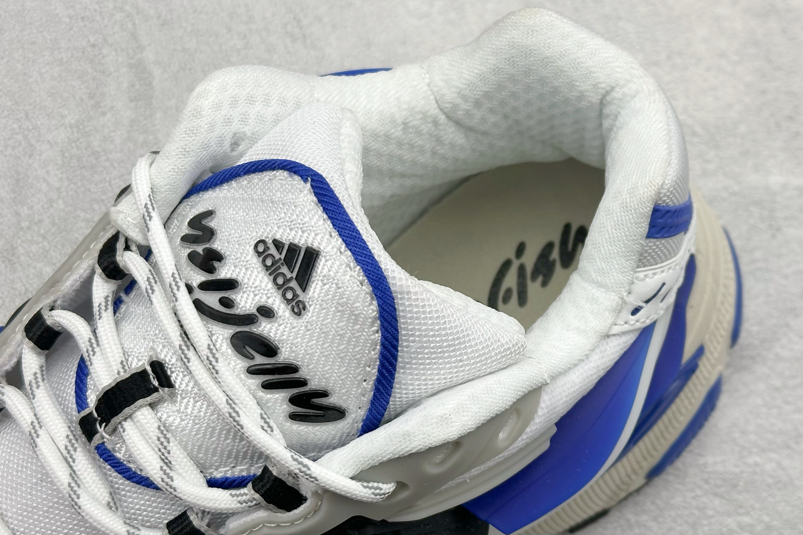 240 Pharrell x AD Adistar Jellyfish 联名款低帮复古风老爹鞋 JP9263