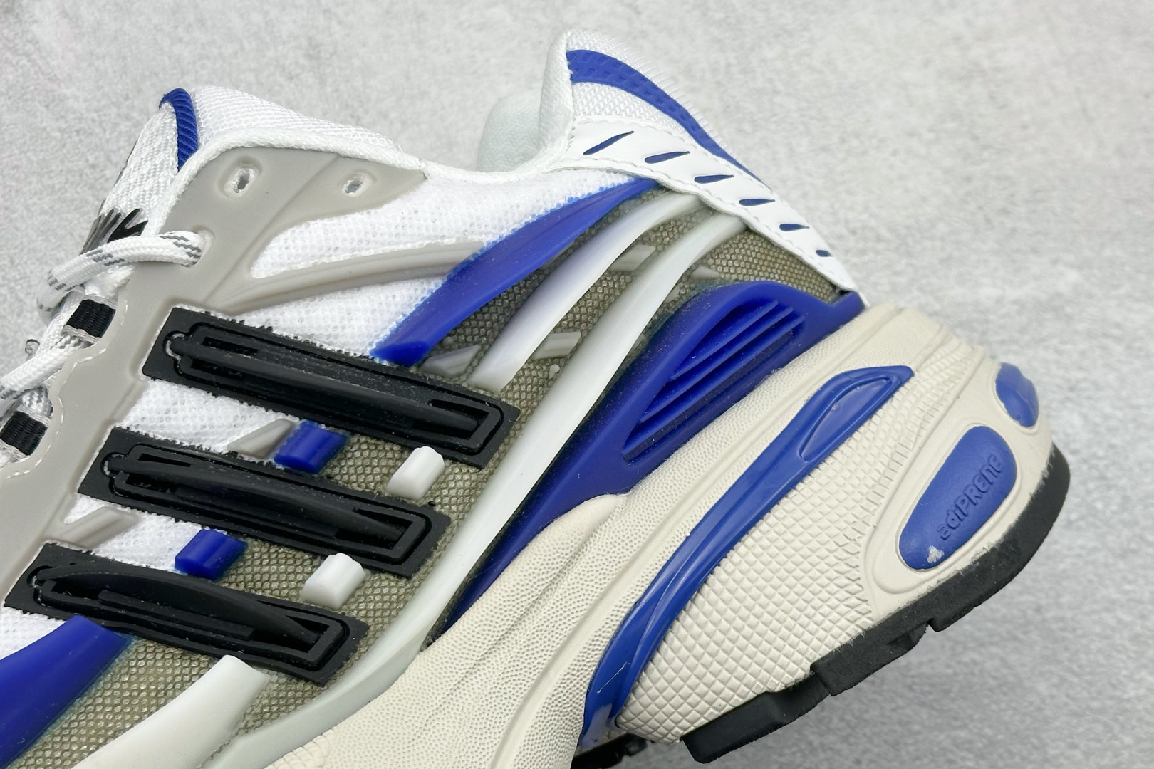 240 Pharrell x AD Adistar Jellyfish 联名款低帮复古风老爹鞋 JP9263