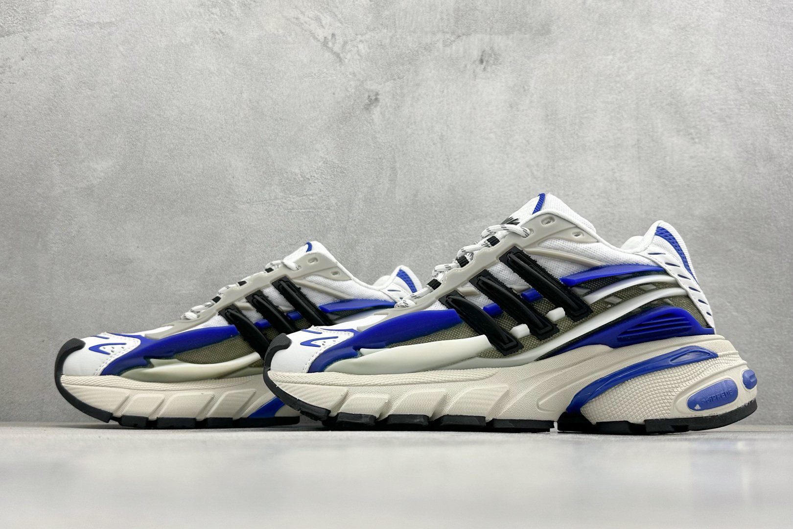 240 Pharrell x AD Adistar Jellyfish 联名款低帮复古风老爹鞋 JP9263