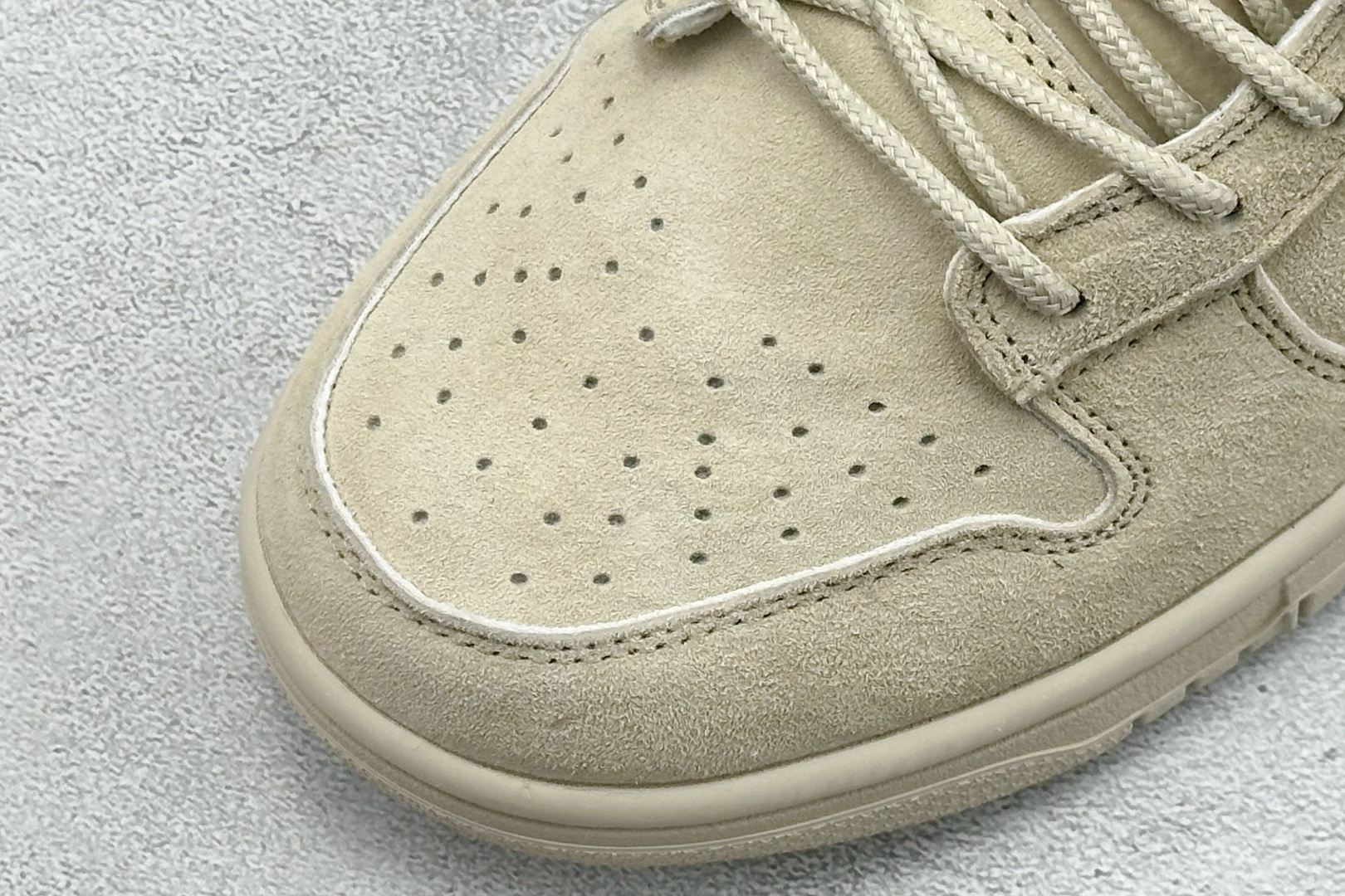 Nike SB Dunk Low “Superme联名------米色猪八” 高端定制 低帮休闲板鞋 D8888-004