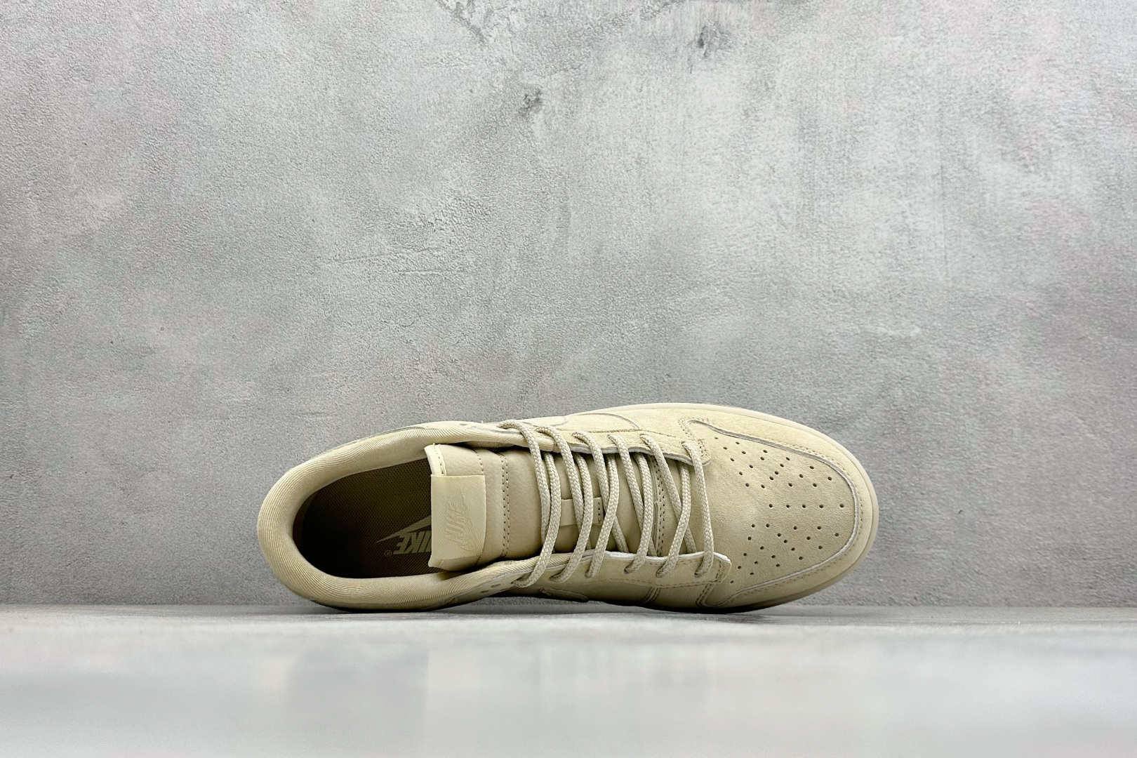 Nike SB Dunk Low “Superme联名------米色猪八” 高端定制 低帮休闲板鞋 D8888-004