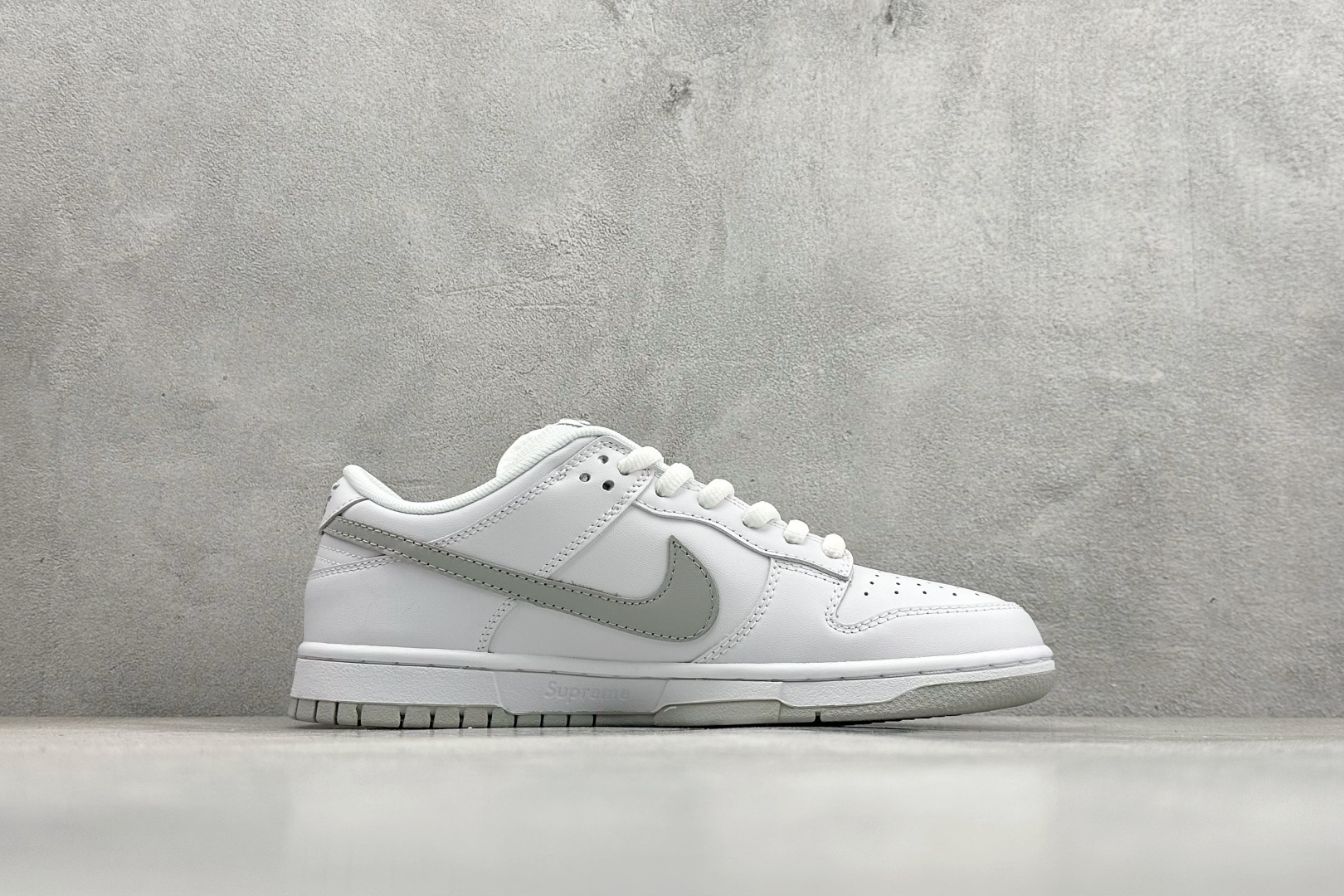 Supreme x 94Nike Dunk SB Dunk Low 低帮休闲滑板鞋 HQ8487-100