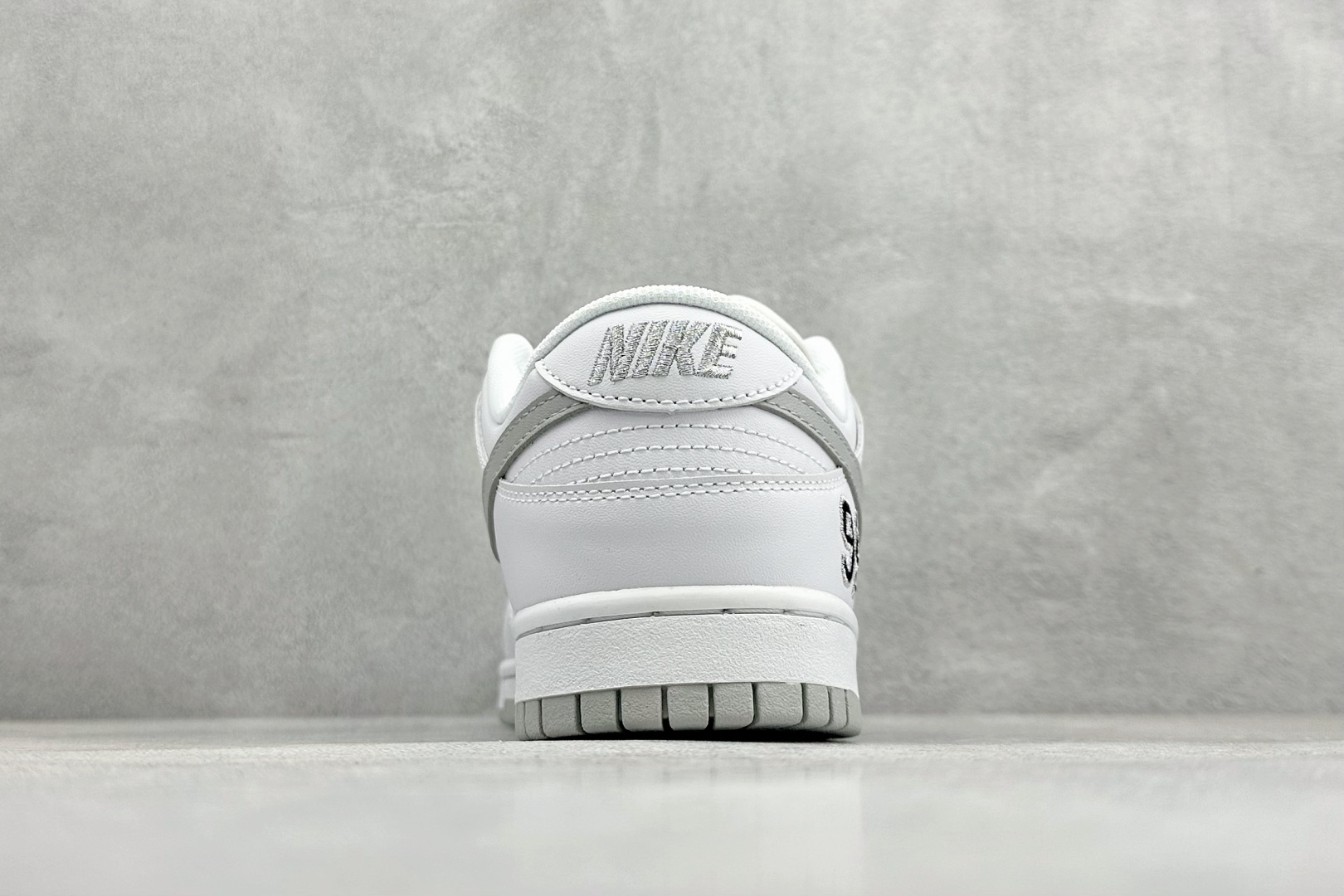 Supreme x 94Nike Dunk SB Dunk Low 低帮休闲滑板鞋 HQ8487-100