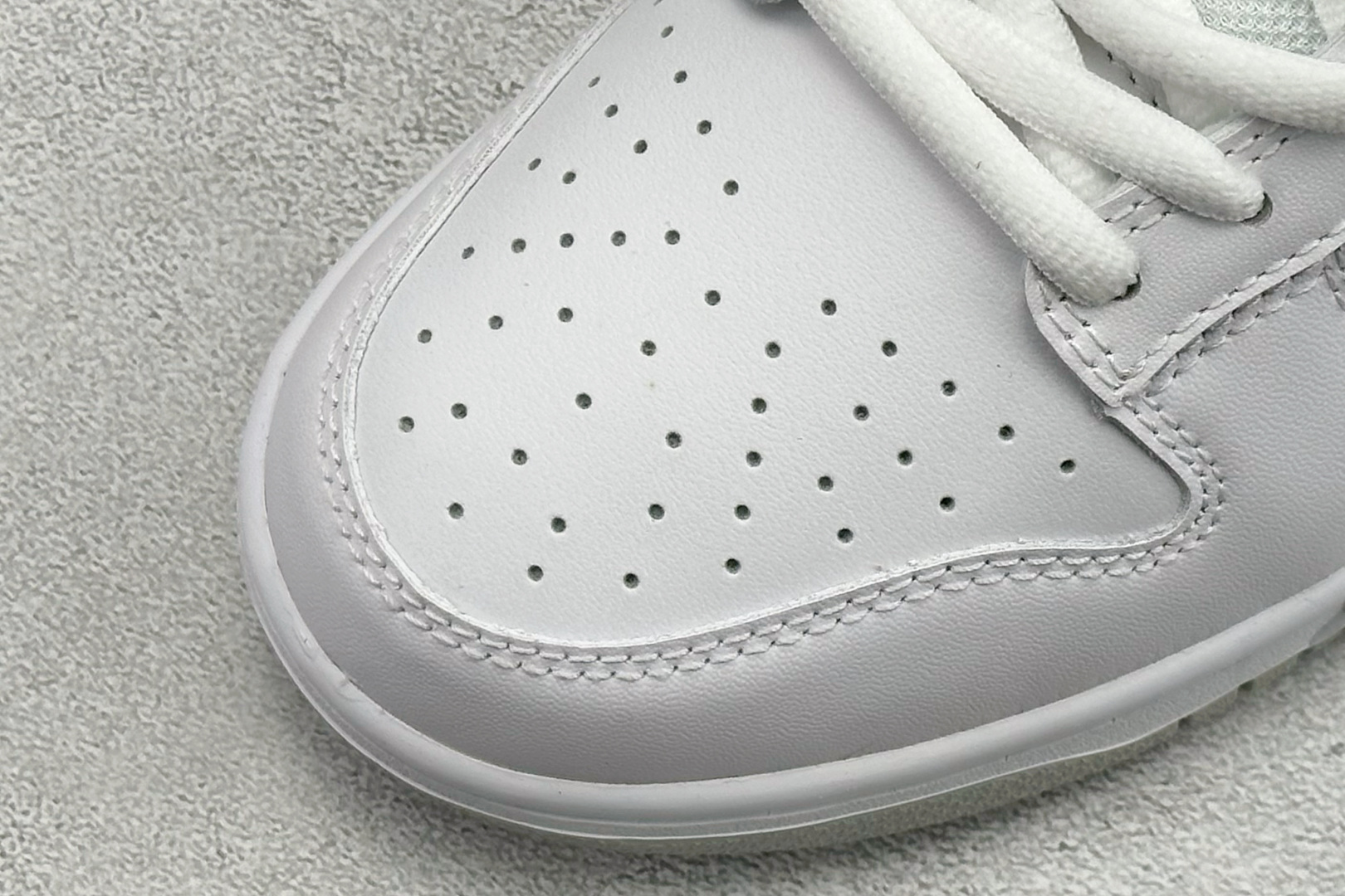 Supreme x 94Nike Dunk SB Dunk Low 低帮休闲滑板鞋 HQ8487-100