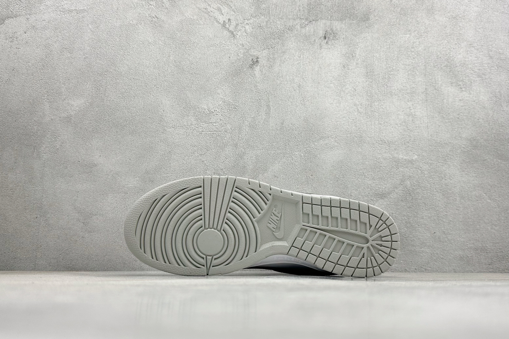 Supreme x 94Nike Dunk SB Dunk Low 低帮休闲滑板鞋 HQ8487-100