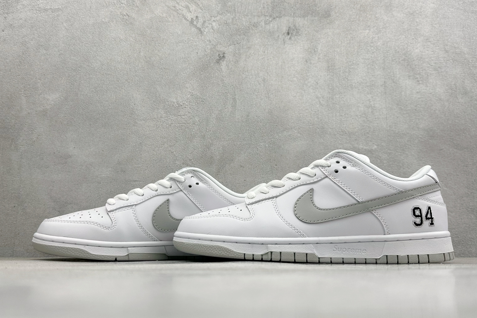 Supreme x 94Nike Dunk SB Dunk Low 低帮休闲滑板鞋 HQ8487-100