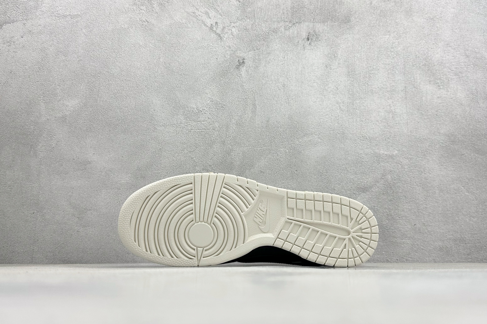 Nike SB Dunk Low“ NIKE高达—米黑灰” 周年高端定制 低帮休闲板鞋 DN3168-004