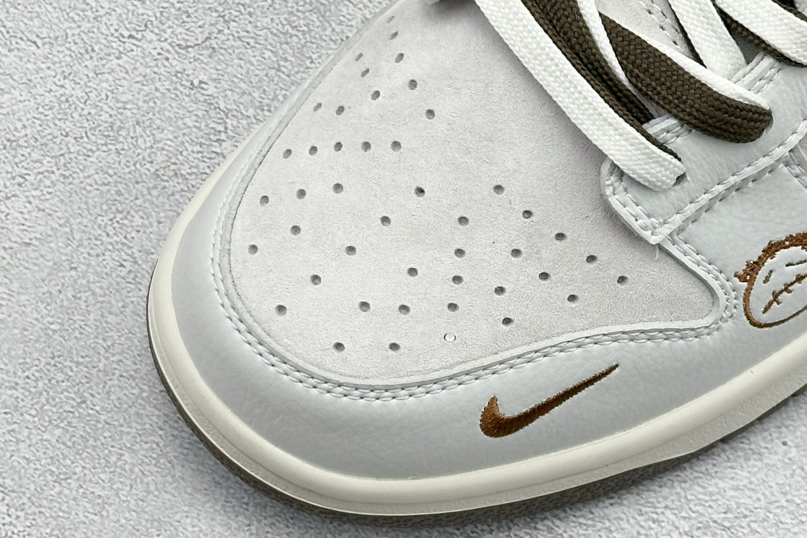 SC版Nike SB Dunk 三方联名 奶白灰 高端定制 低帮休闲板鞋 SG6688-003