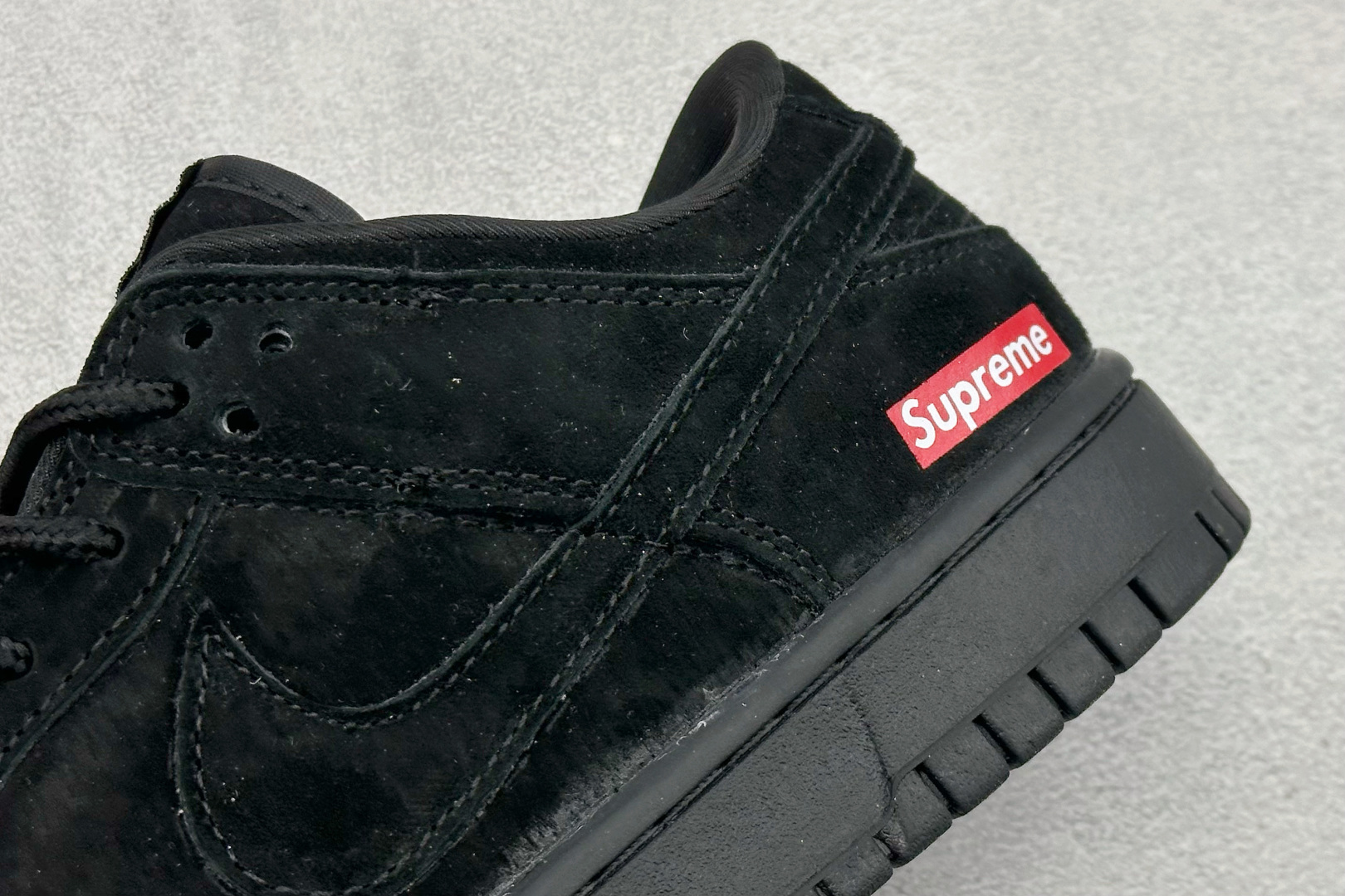 280 放店私 Nike SB Dunk Low “Superme联名------黑色猪八” 高端定制 低帮休闲板鞋 SD8888-004