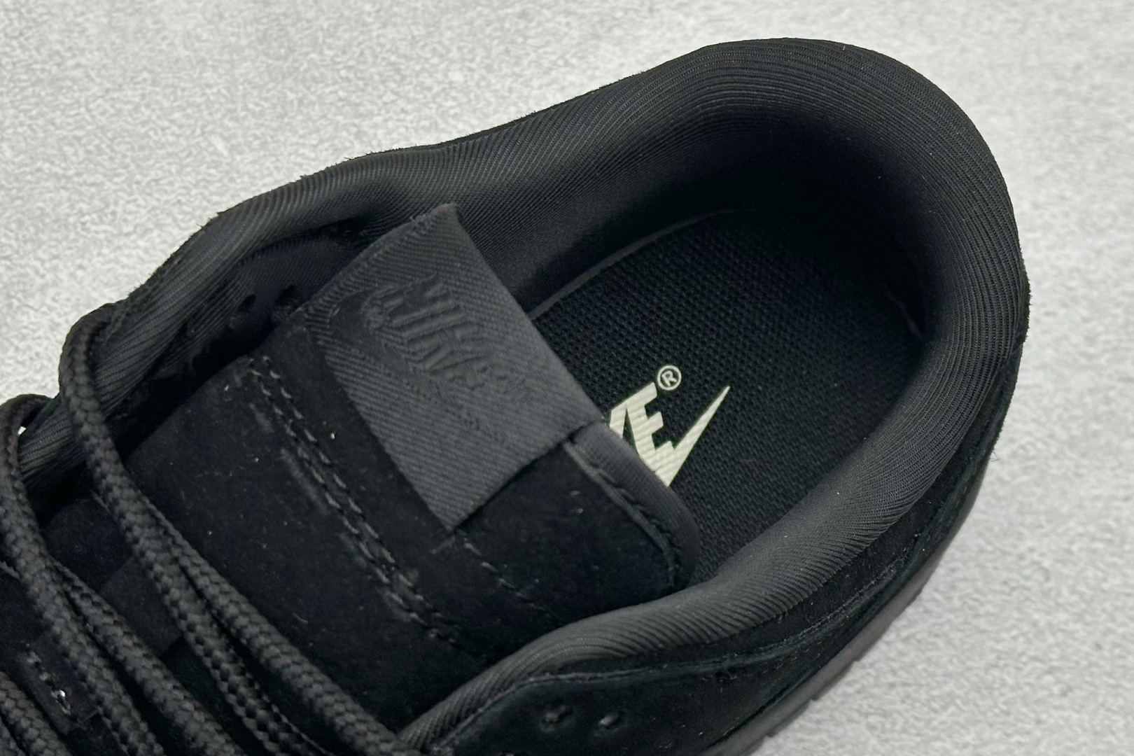 280 放店私 Nike SB Dunk Low “Superme联名------黑色猪八” 高端定制 低帮休闲板鞋 SD8888-004