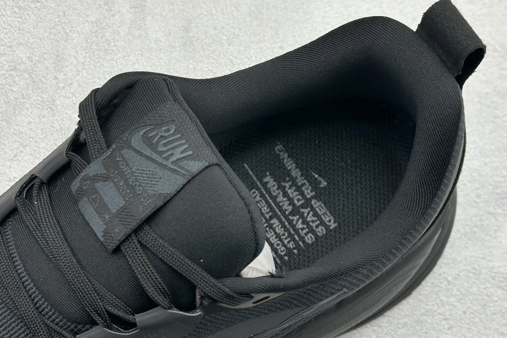 FS版Nike Air Zoom Vomero 18 GTX 缓震休闲跑鞋 HQ7001-001